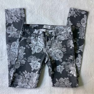NWOT Aeropostale Ultra Skinny Ashley Gray Floral Jean Size 0